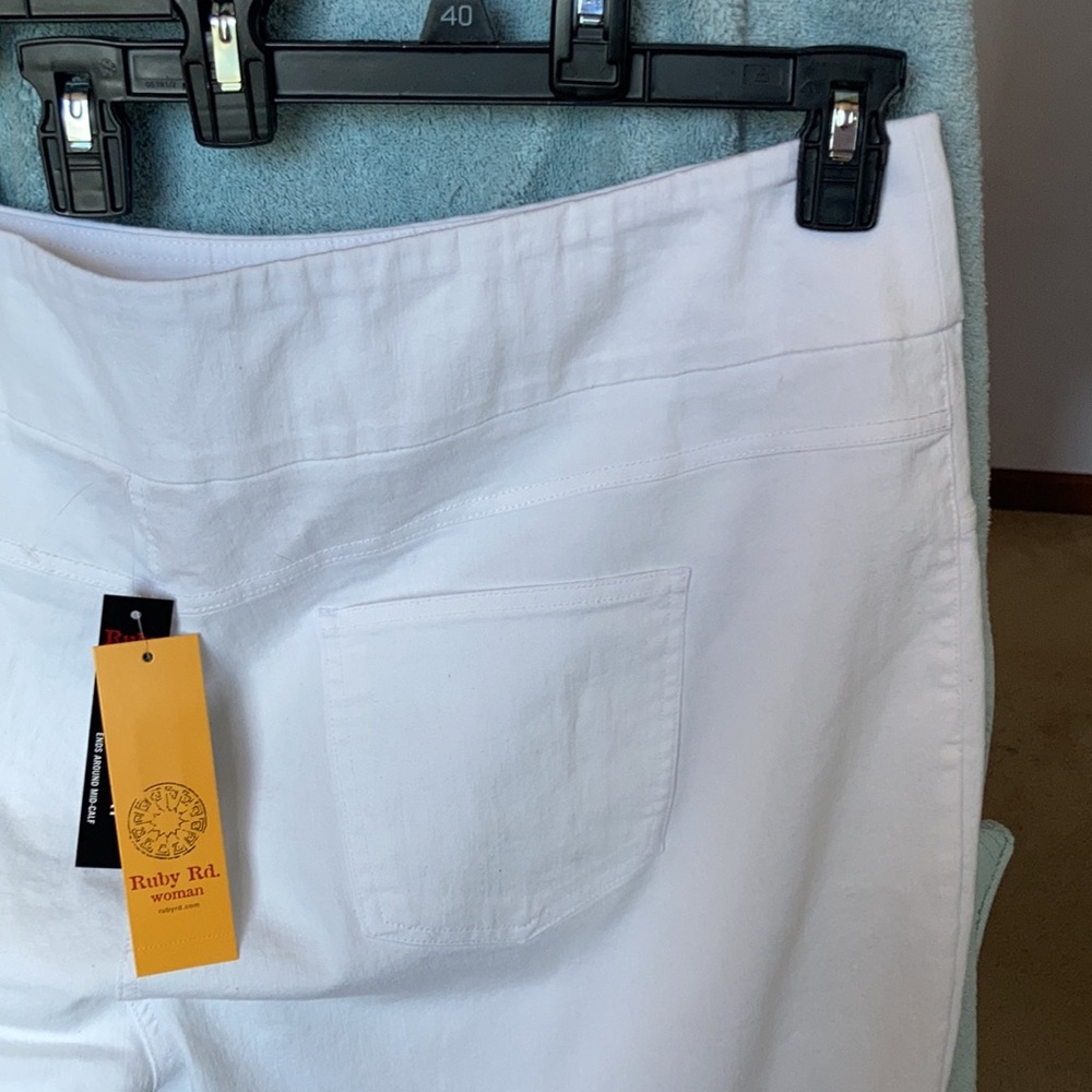 3/$45 RUBY rd scalloped hemline white Capri ends mid calf size 24W - Picture 9 of 17